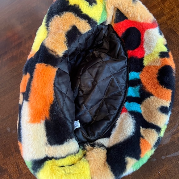 Multicolor hat - Picture 2 of 3